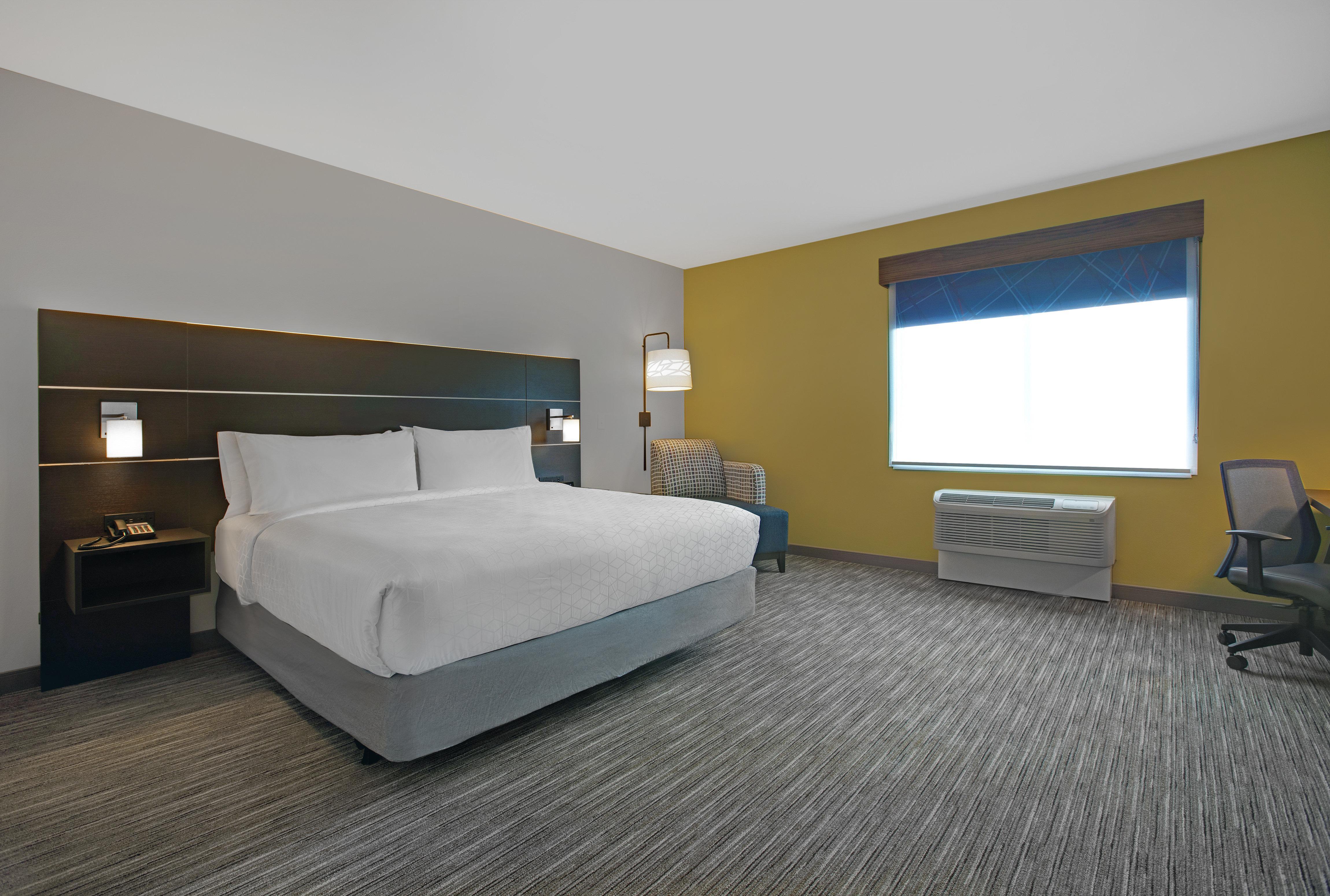 Holiday Inn Express & Suites - Milwaukee - Brookfield By Ihg Exterior photo