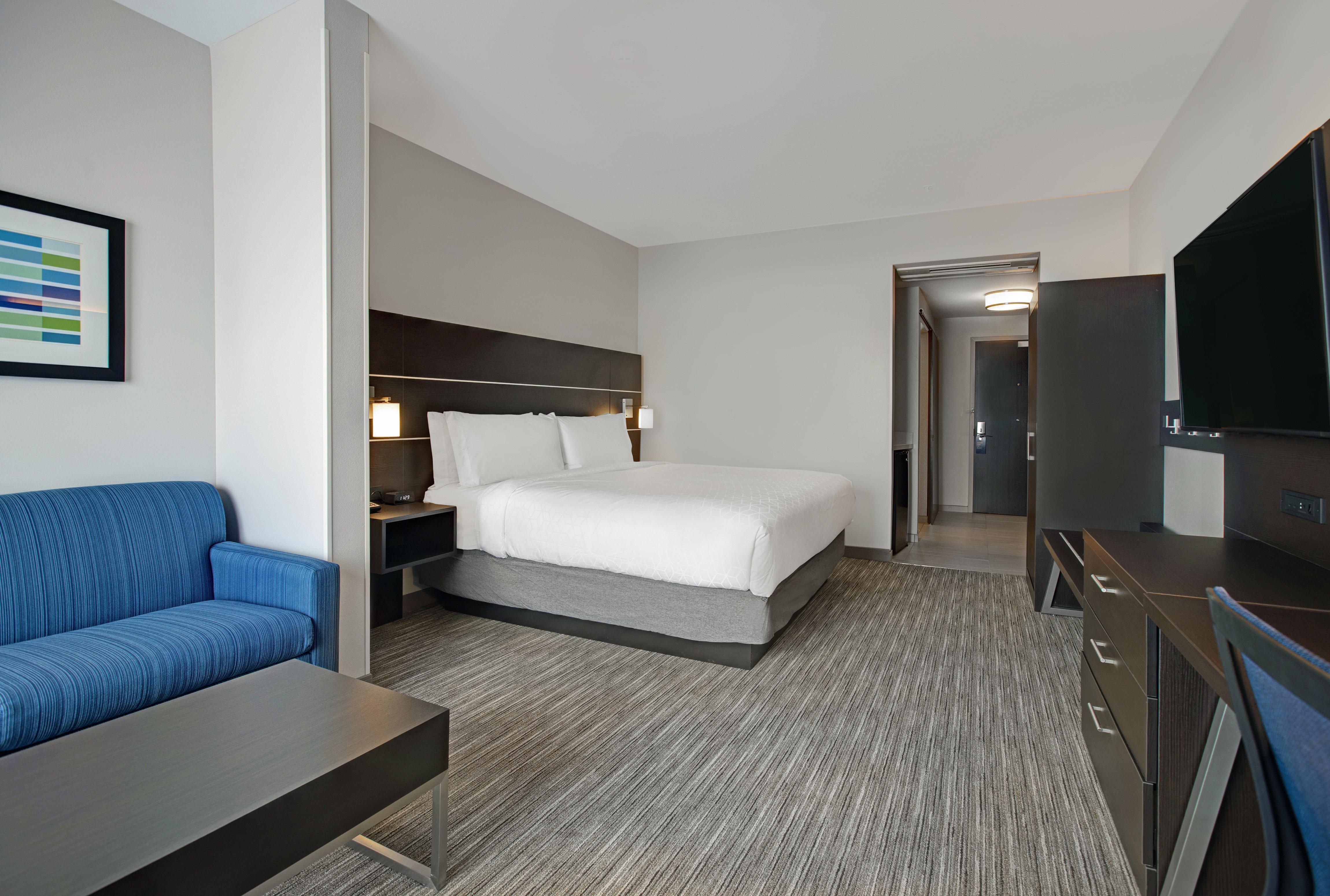 Holiday Inn Express & Suites - Milwaukee - Brookfield By Ihg Exterior photo