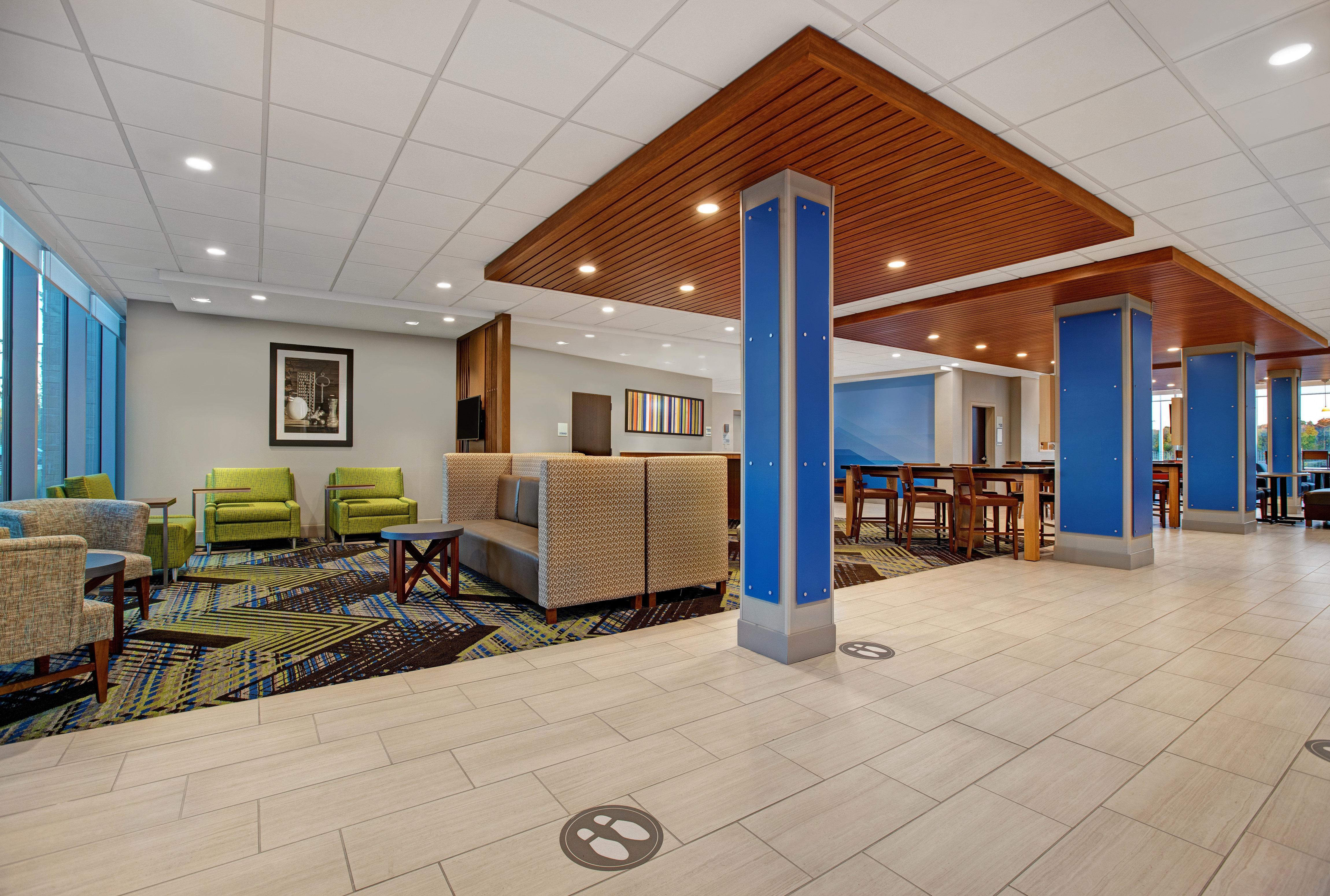 Holiday Inn Express & Suites - Milwaukee - Brookfield By Ihg Exterior photo