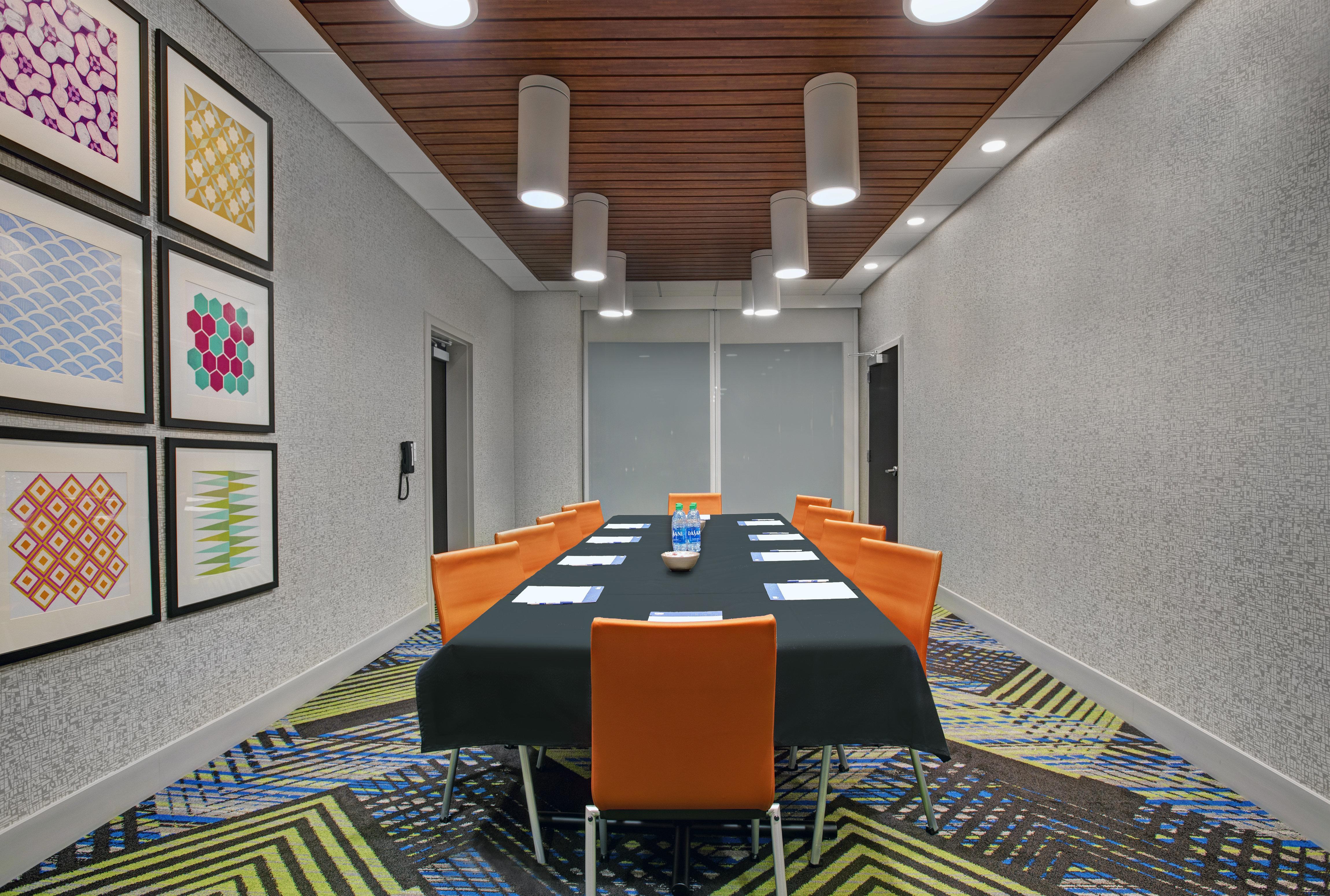 Holiday Inn Express & Suites - Milwaukee - Brookfield By Ihg Exterior photo