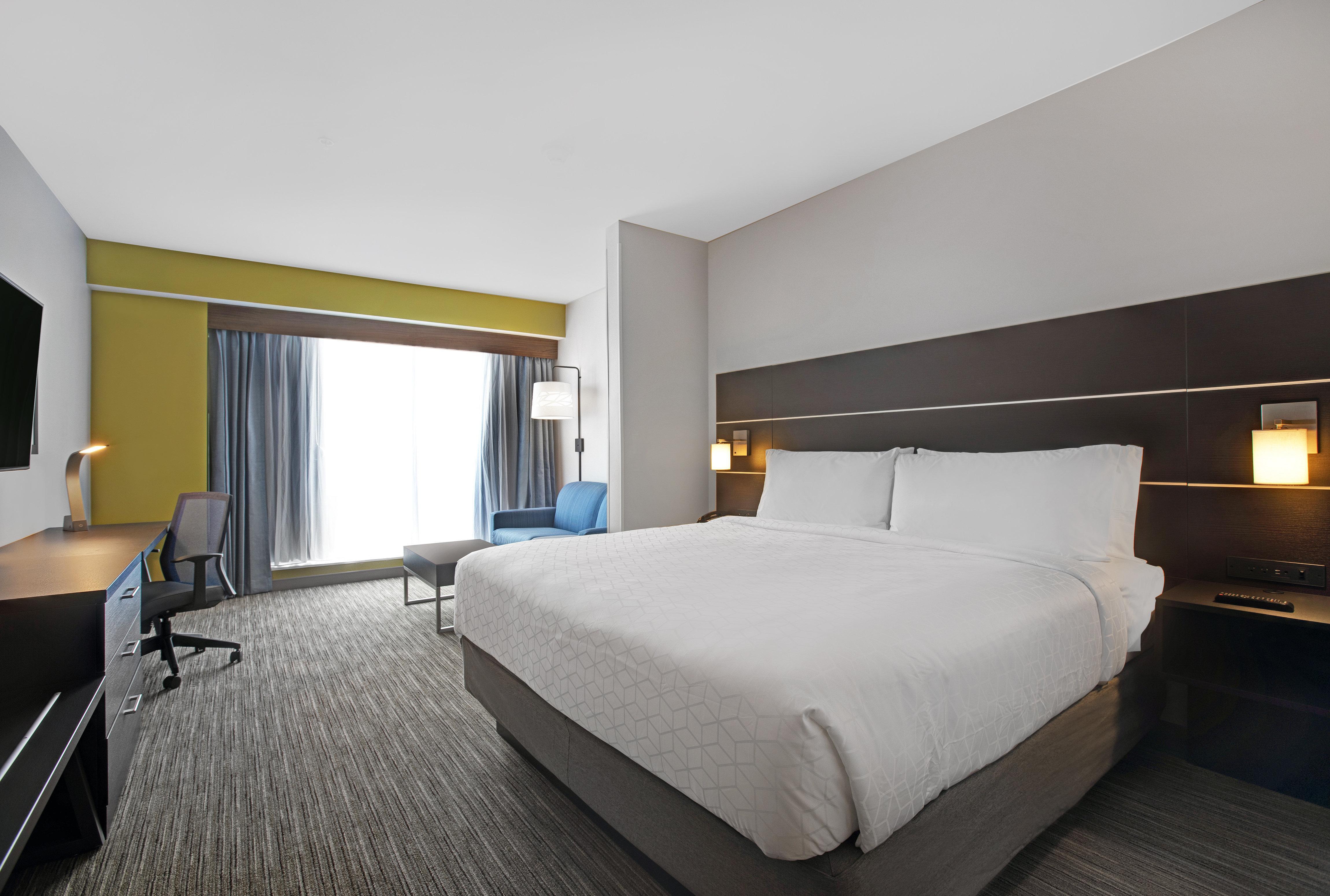 Holiday Inn Express & Suites - Milwaukee - Brookfield By Ihg Exterior photo